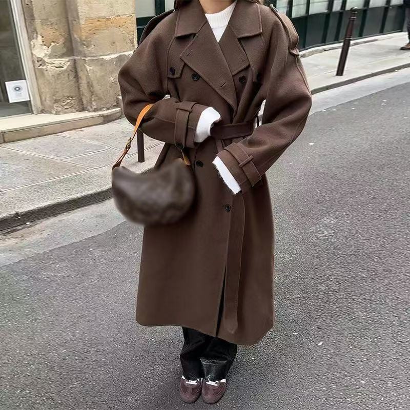 Manteau Long à Col Revers et Boucles Doubles – Élégance Décontractée