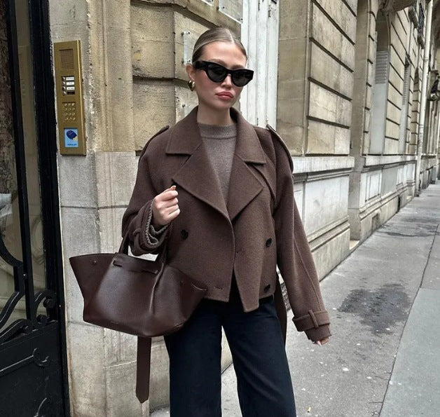 Manteau Long à Col Revers et Boucles Doubles – Élégance Décontractée