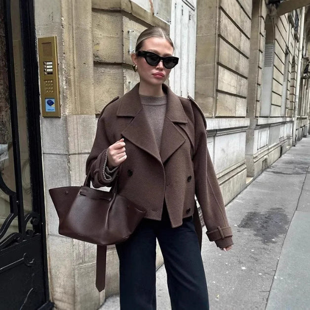 Manteau Long à Col Revers et Boucles Doubles – Élégance Décontractée