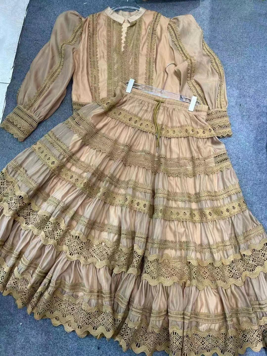 Ensemble Jupe Longue et Haut à Dentelle