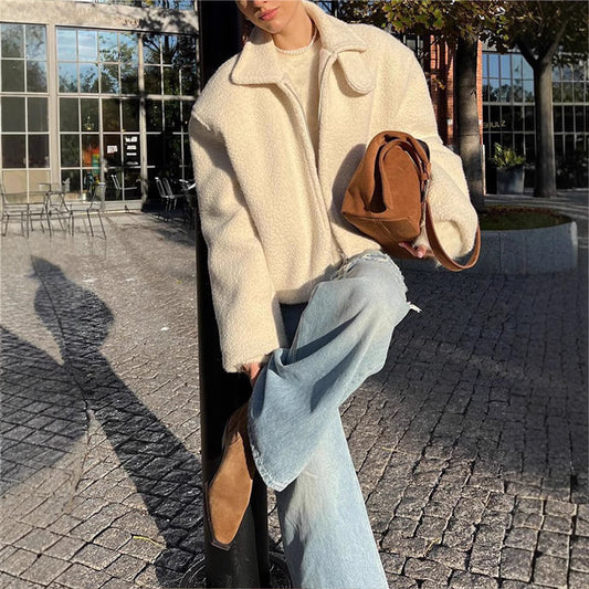 Veste Courte en Laine d'Agneau - Élégance et Chaleur