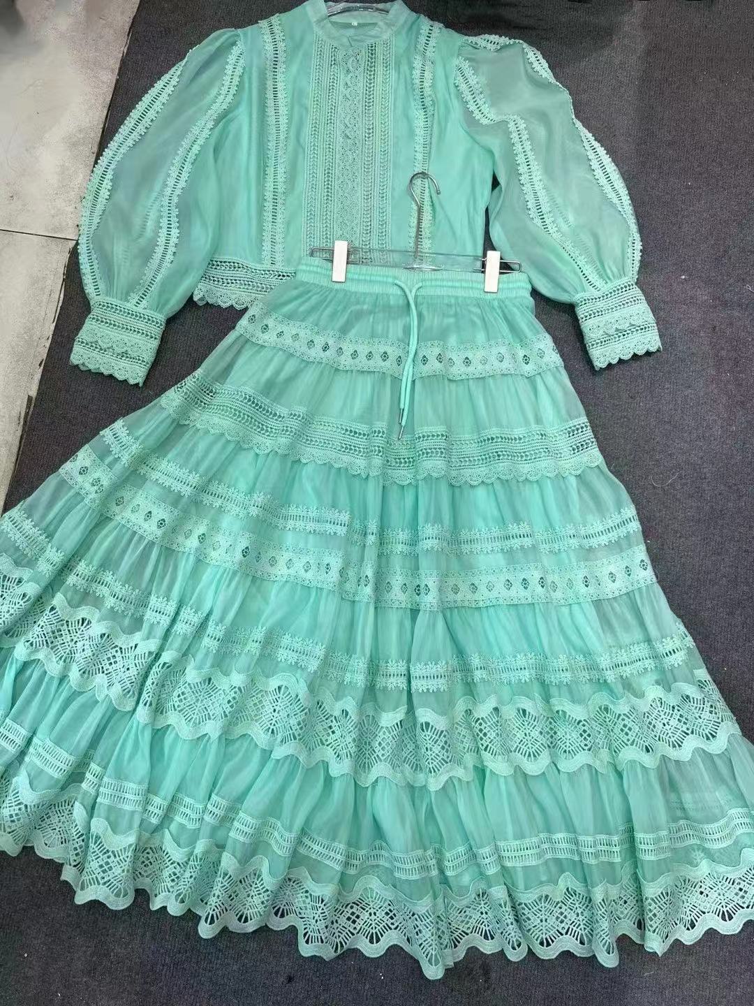 Ensemble Jupe Longue et Haut à Dentelle