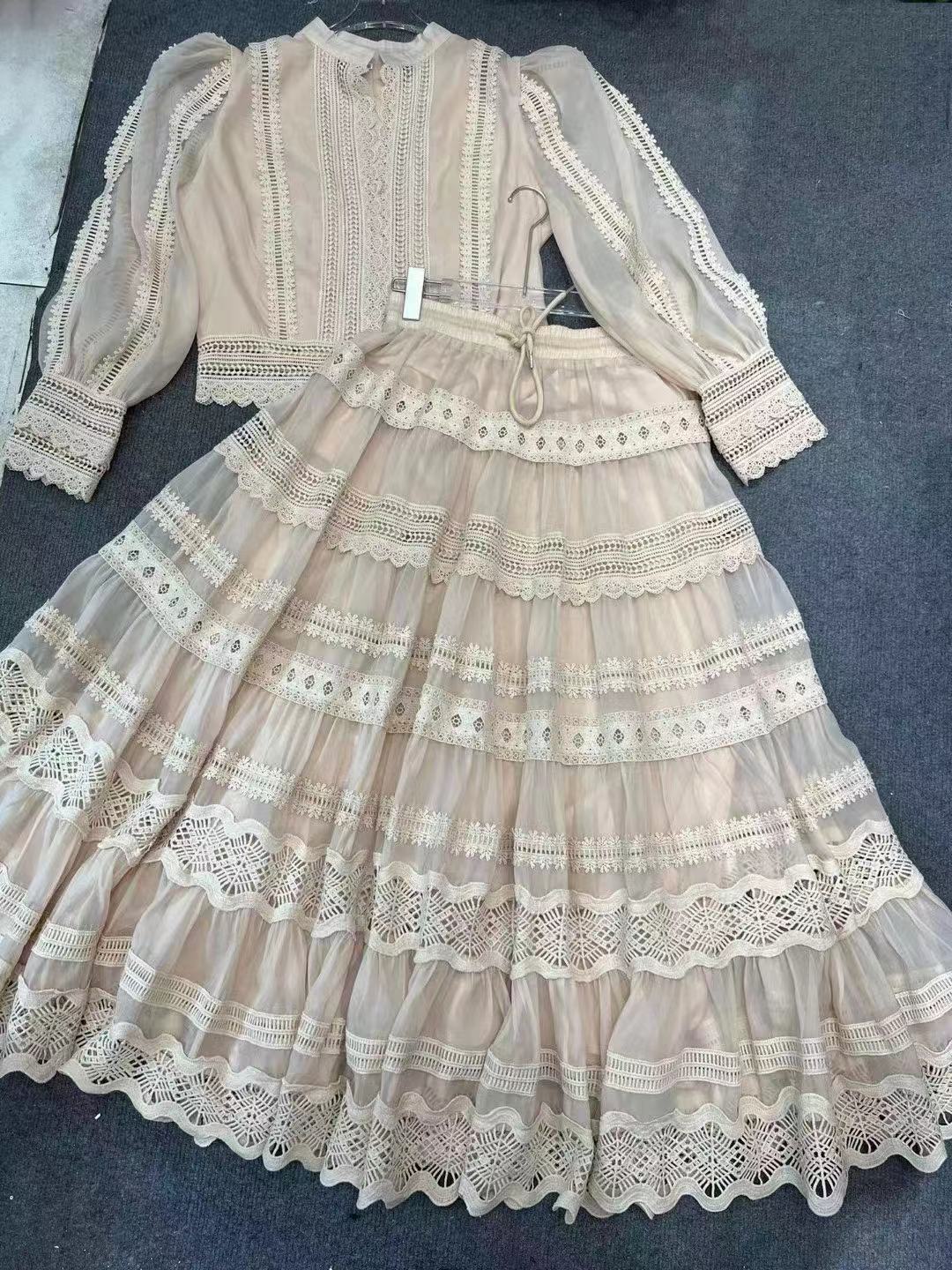 Ensemble Jupe Longue et Haut à Dentelle
