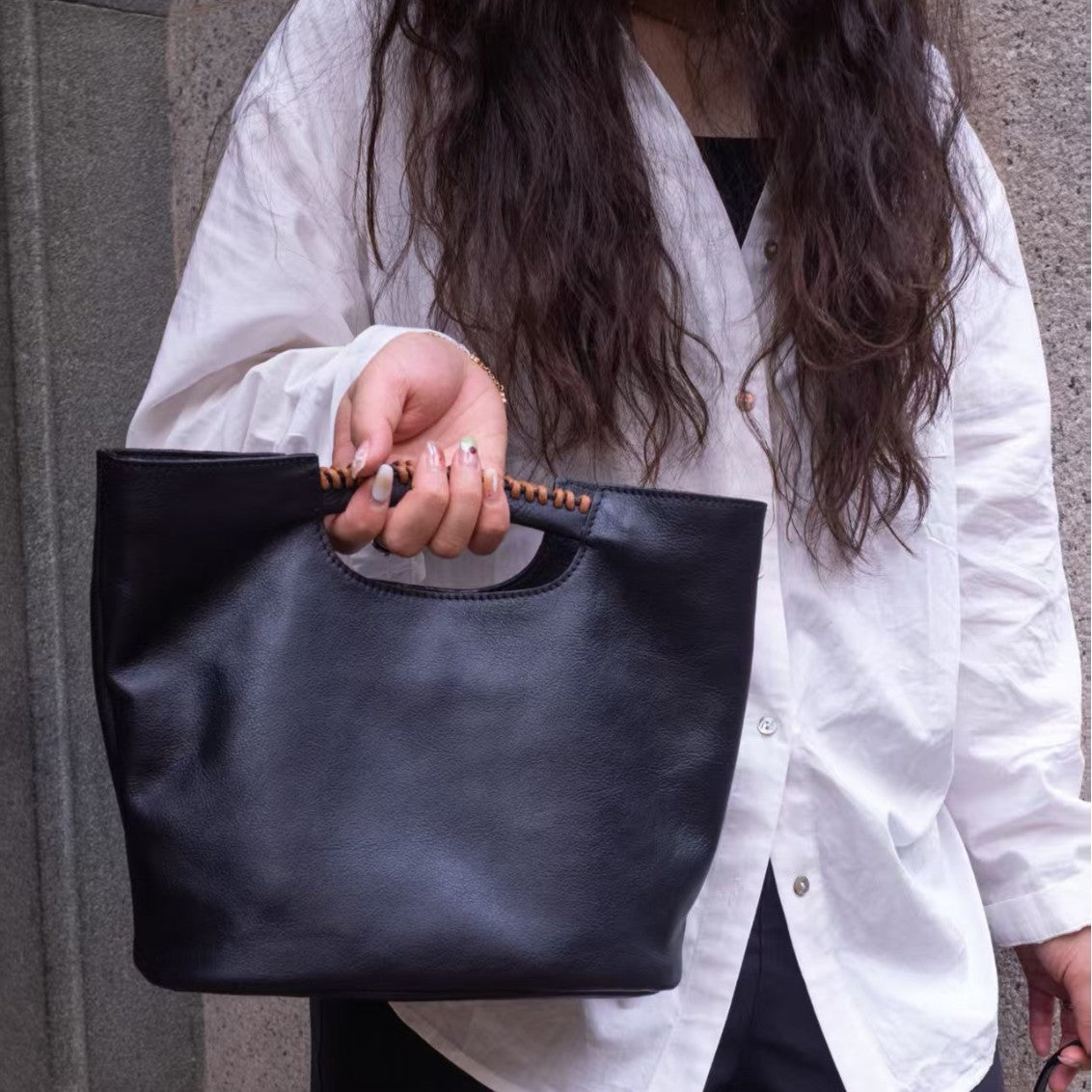 Sac Bandoulière en Cuir Véritable – “Héritage Parisien”