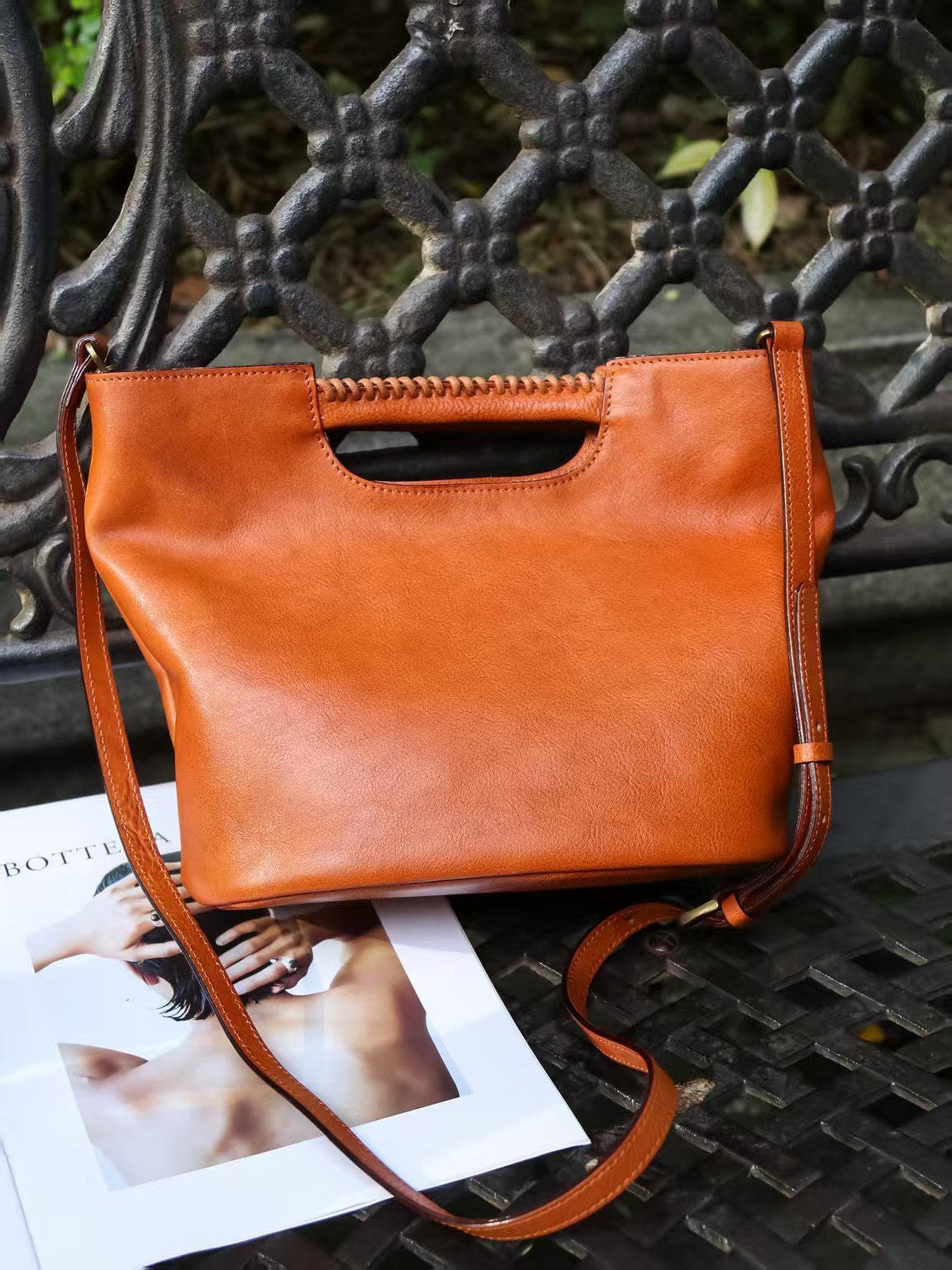 Sac Bandoulière en Cuir Véritable – “Héritage Parisien”