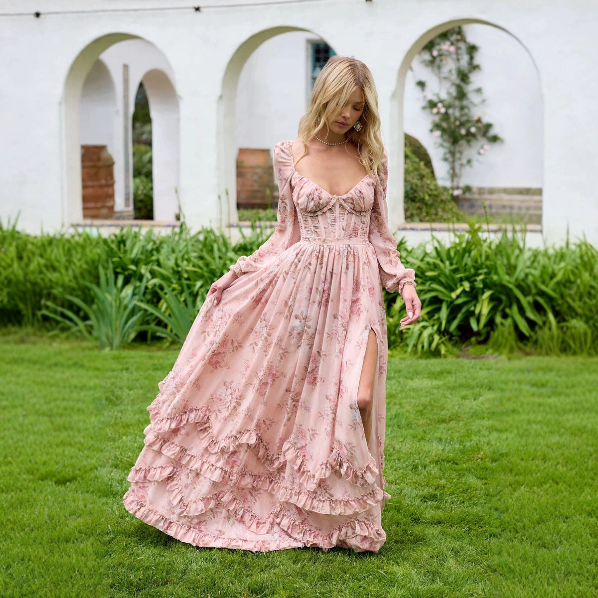 Robe Sirena Décolleté Fines Bretelles et Fluidité Balnéaire