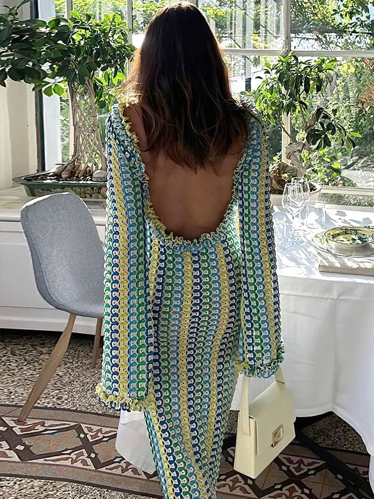 Robe longue dos nu en maille ajourée – Élégance solaire & esprit bohème