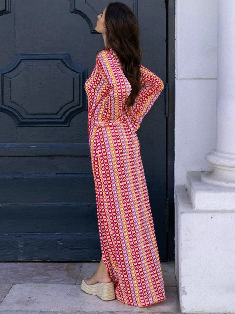 Robe longue dos nu en maille ajourée – Élégance solaire & esprit bohème